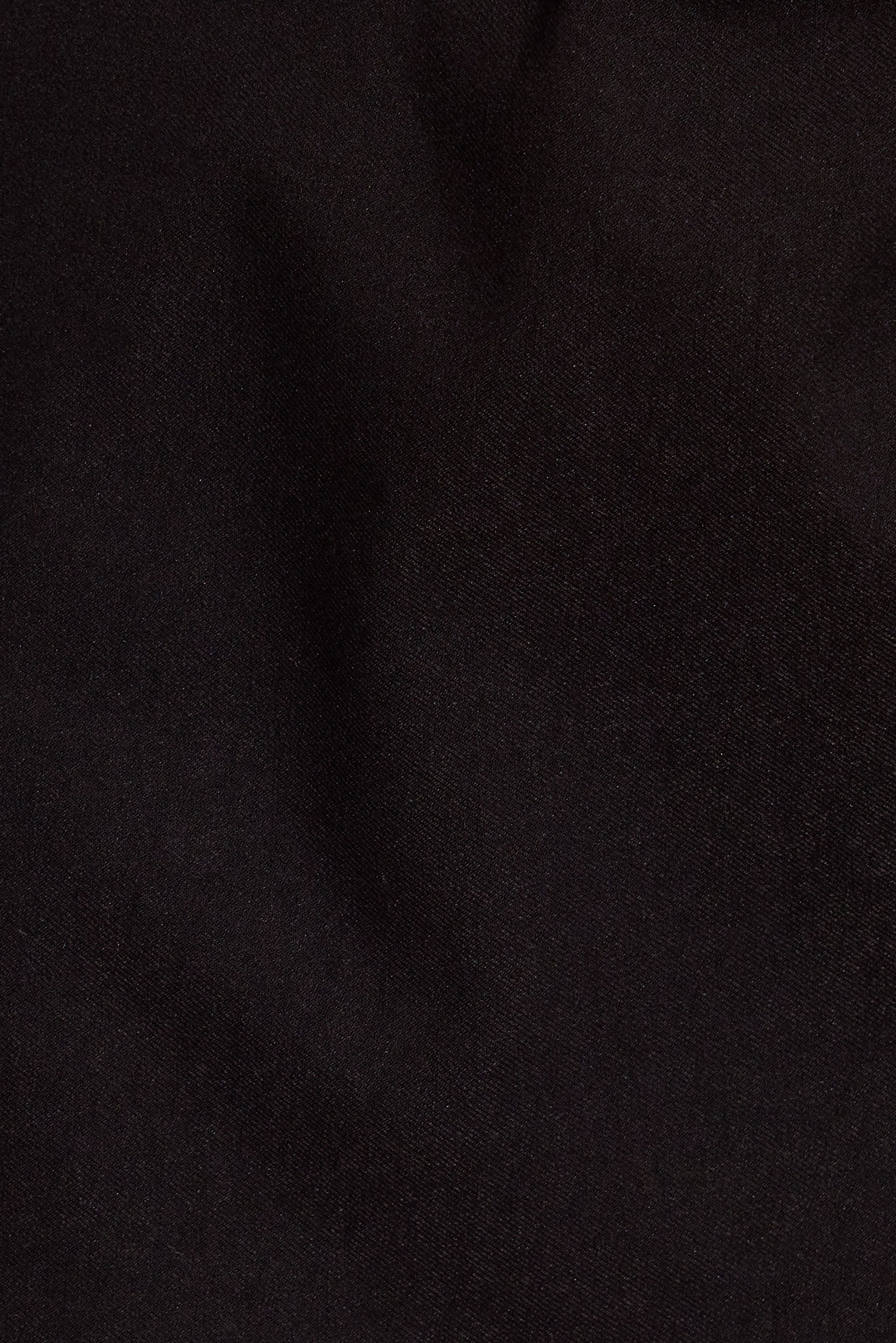 100076703_06V_alt4_1920x2880-4