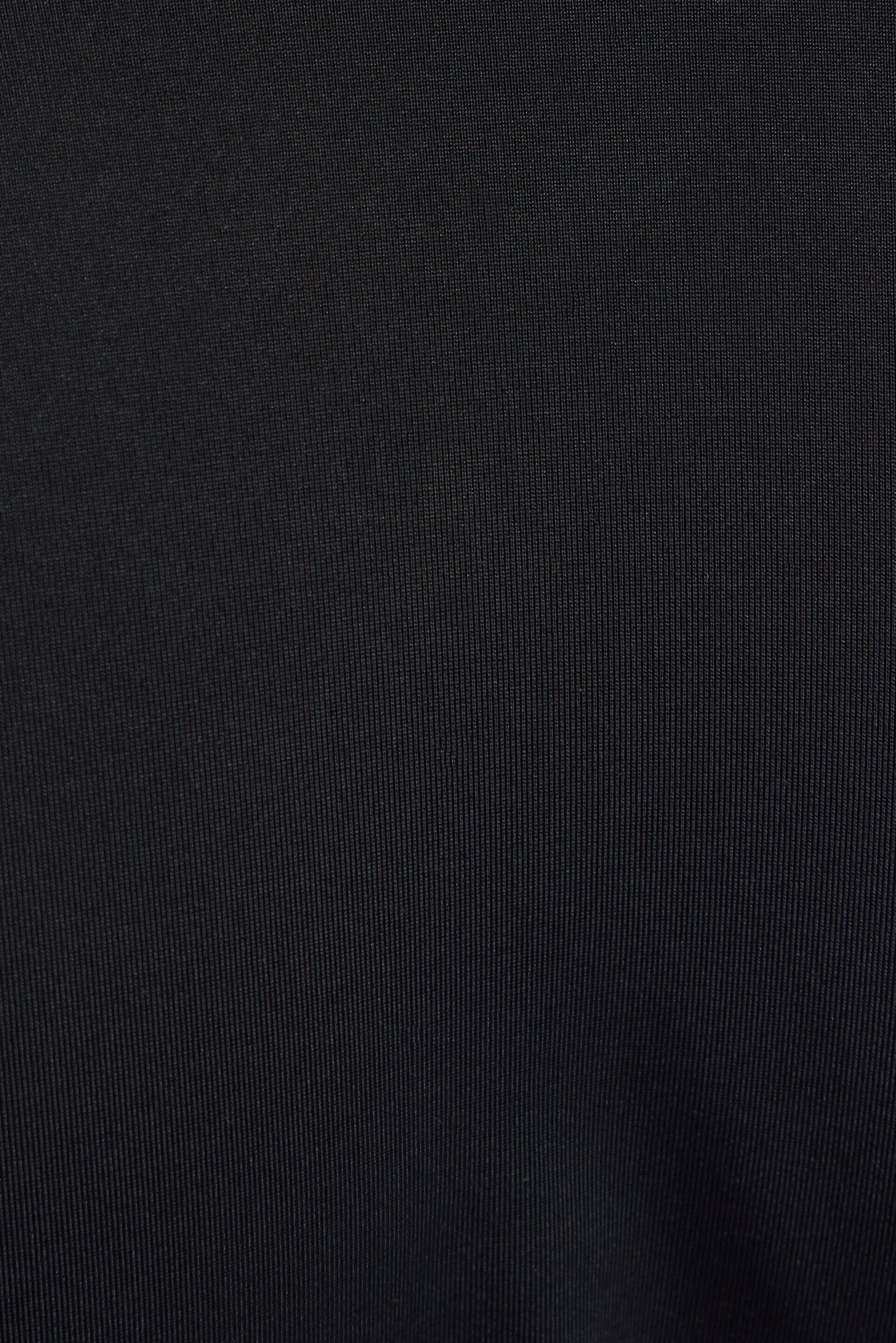 100086543_06V_alt4_1920x2880