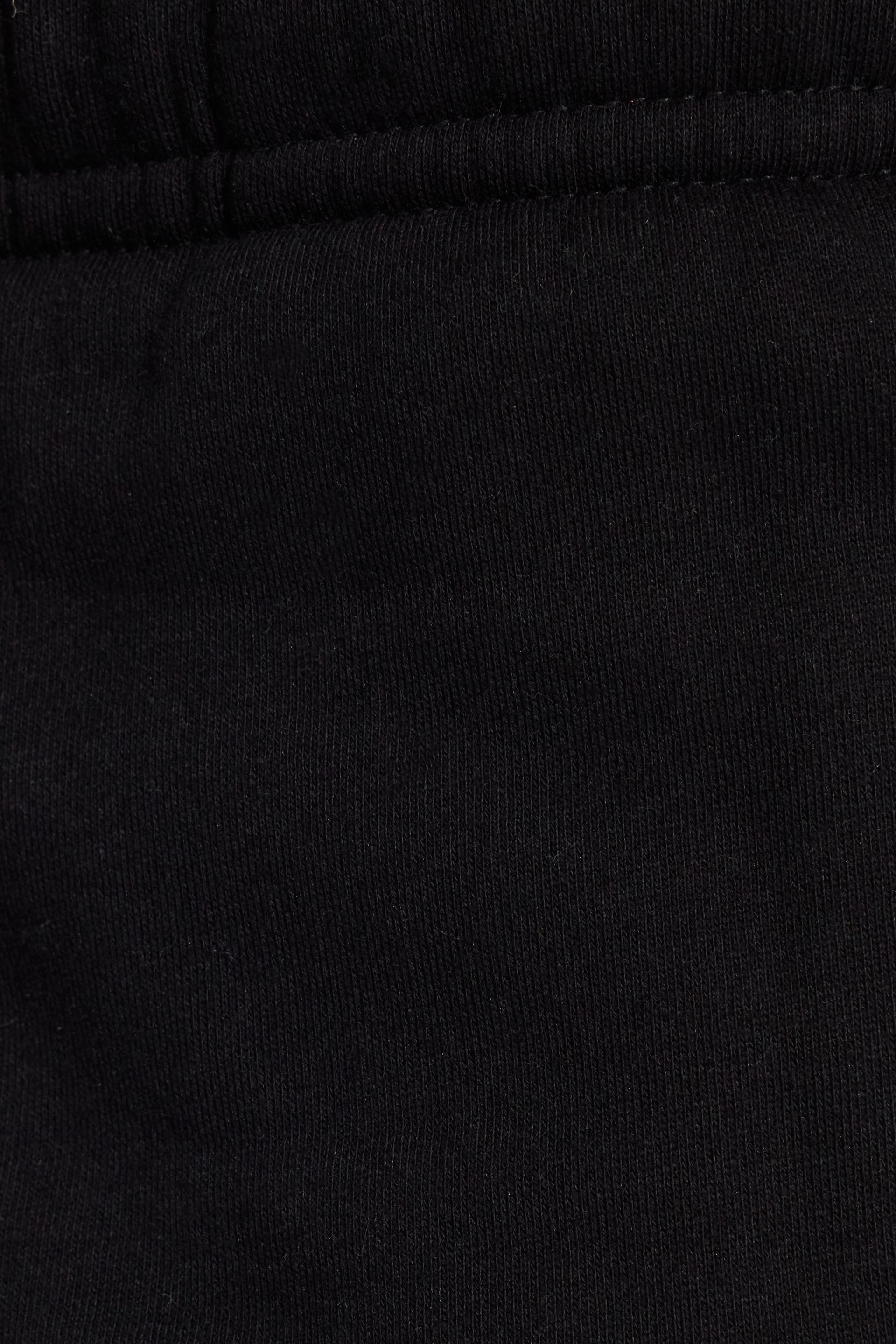 100086867_06V_alt4_1920x2880