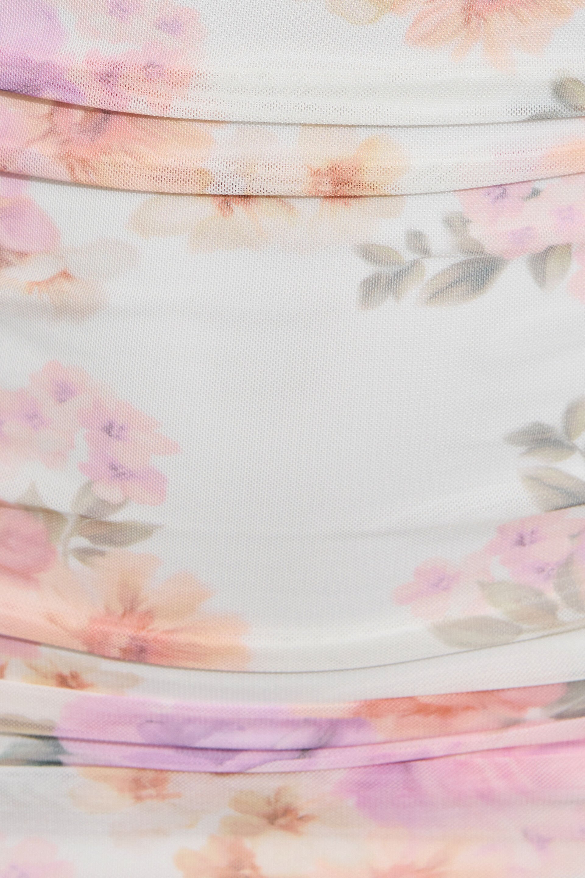 100087072_82V_alt4_1920x2880-1