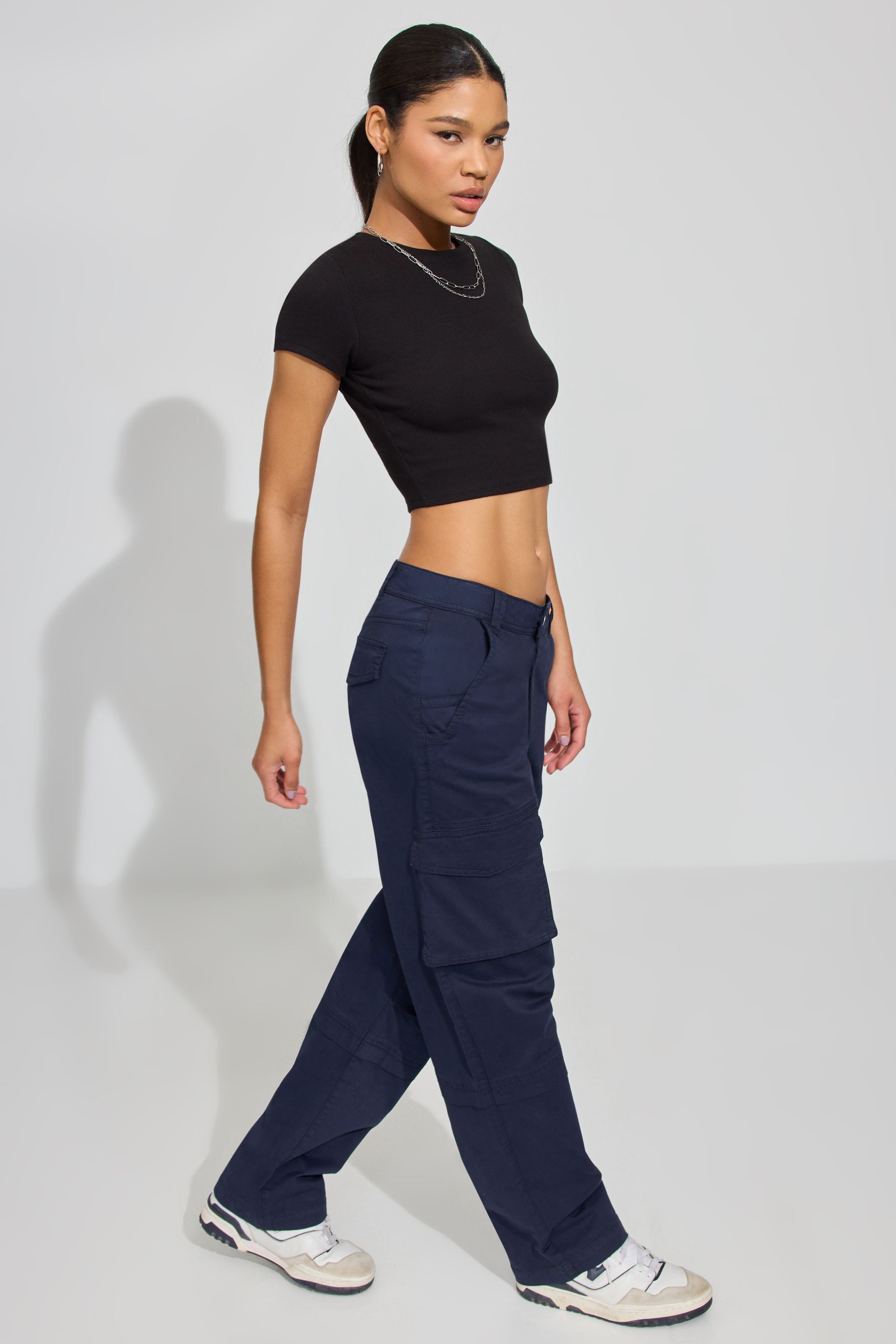 100088327_06V_alt1_1920x2880-5