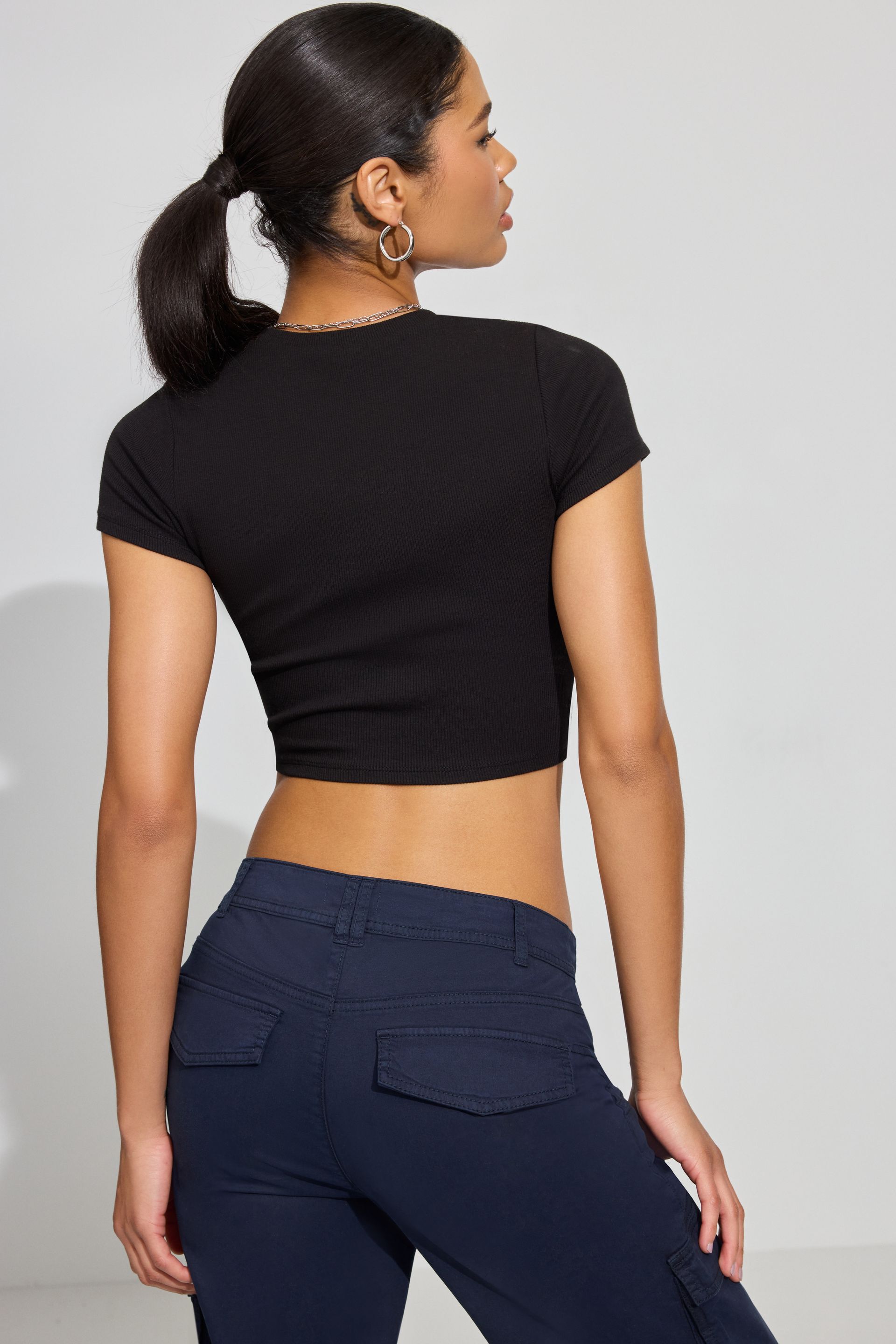 100088327_06V_alt2_1920x2880-5