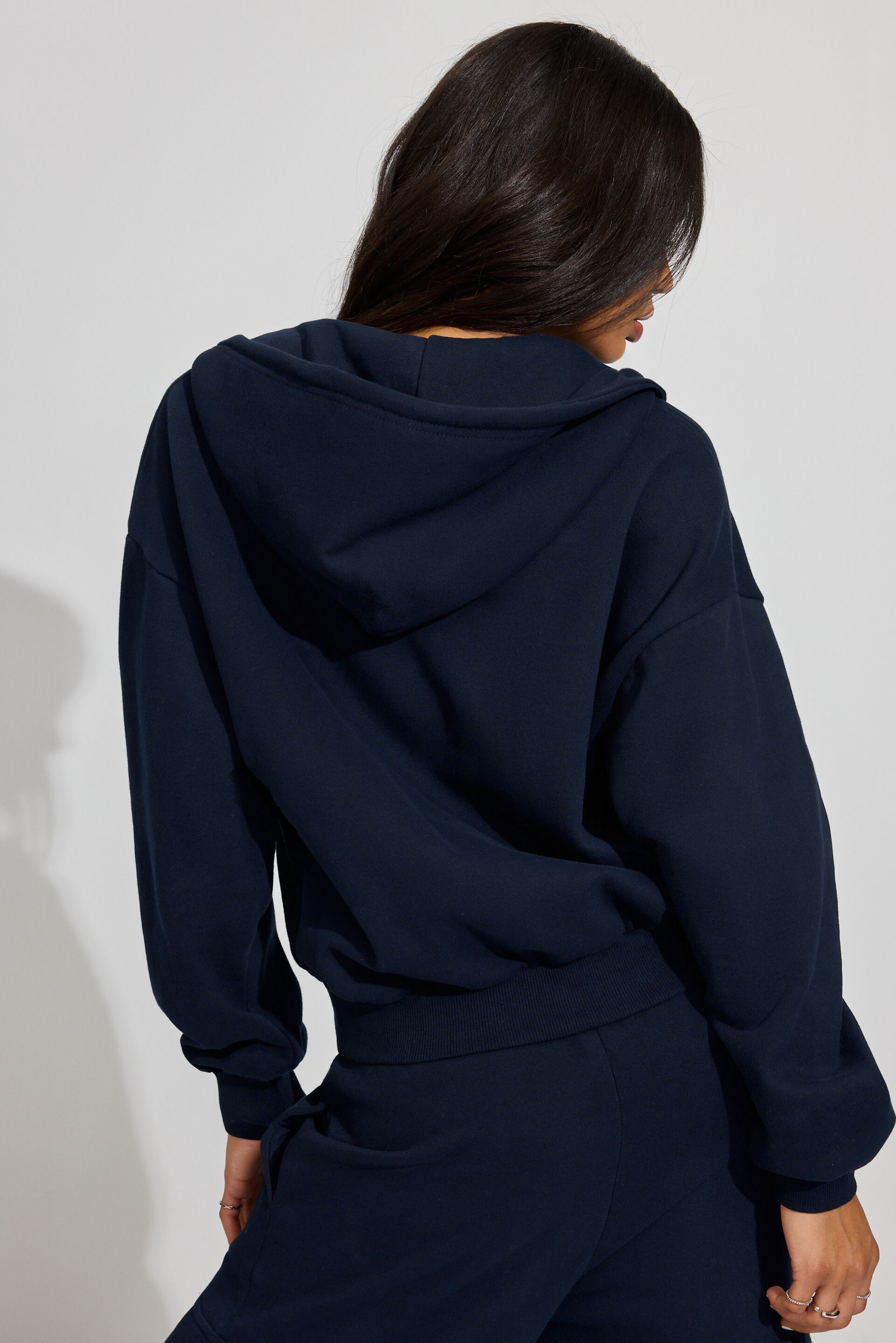 100088510_06G_alt3_1920x2880-6