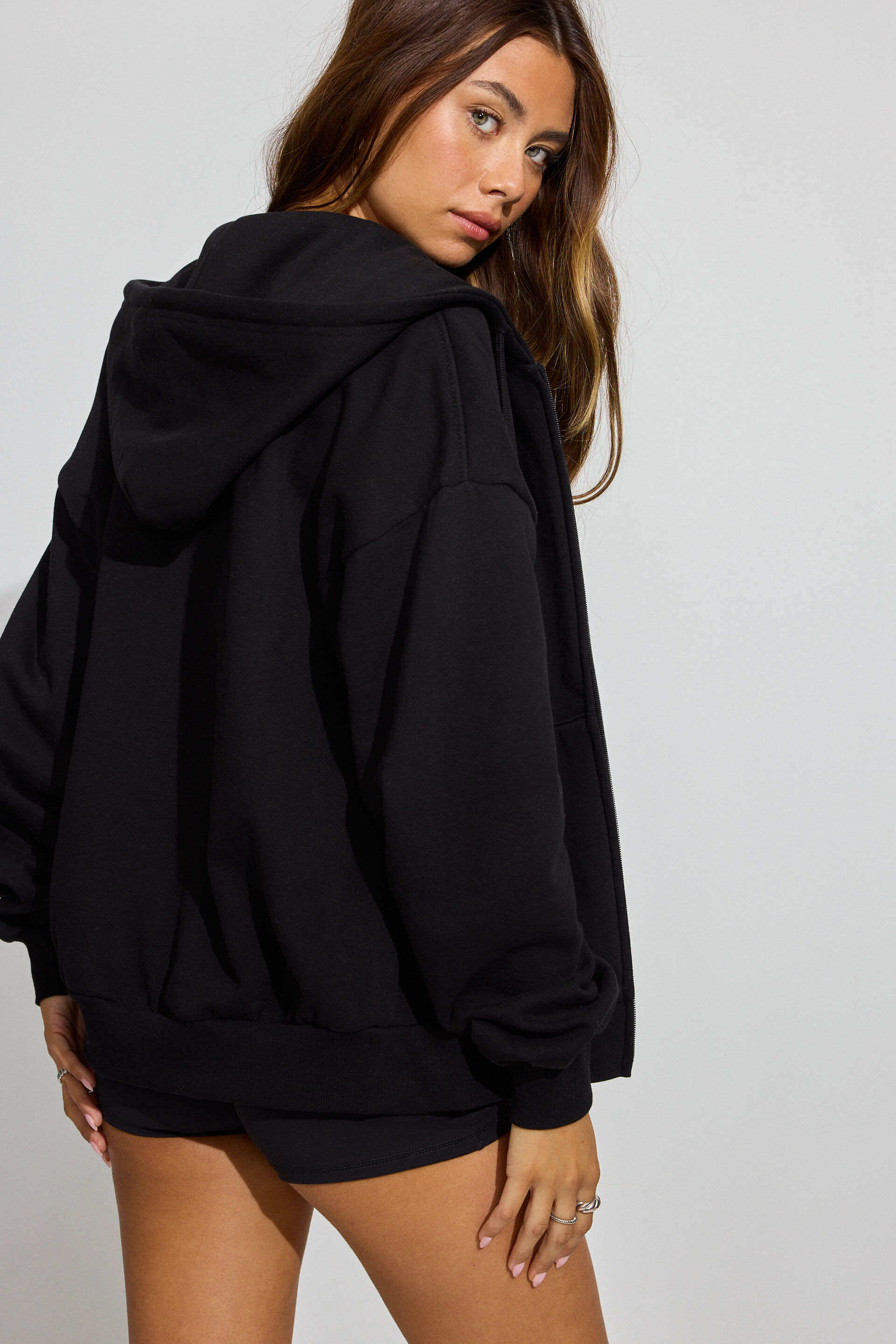 100088510_06V_alt4_1920x2880-5