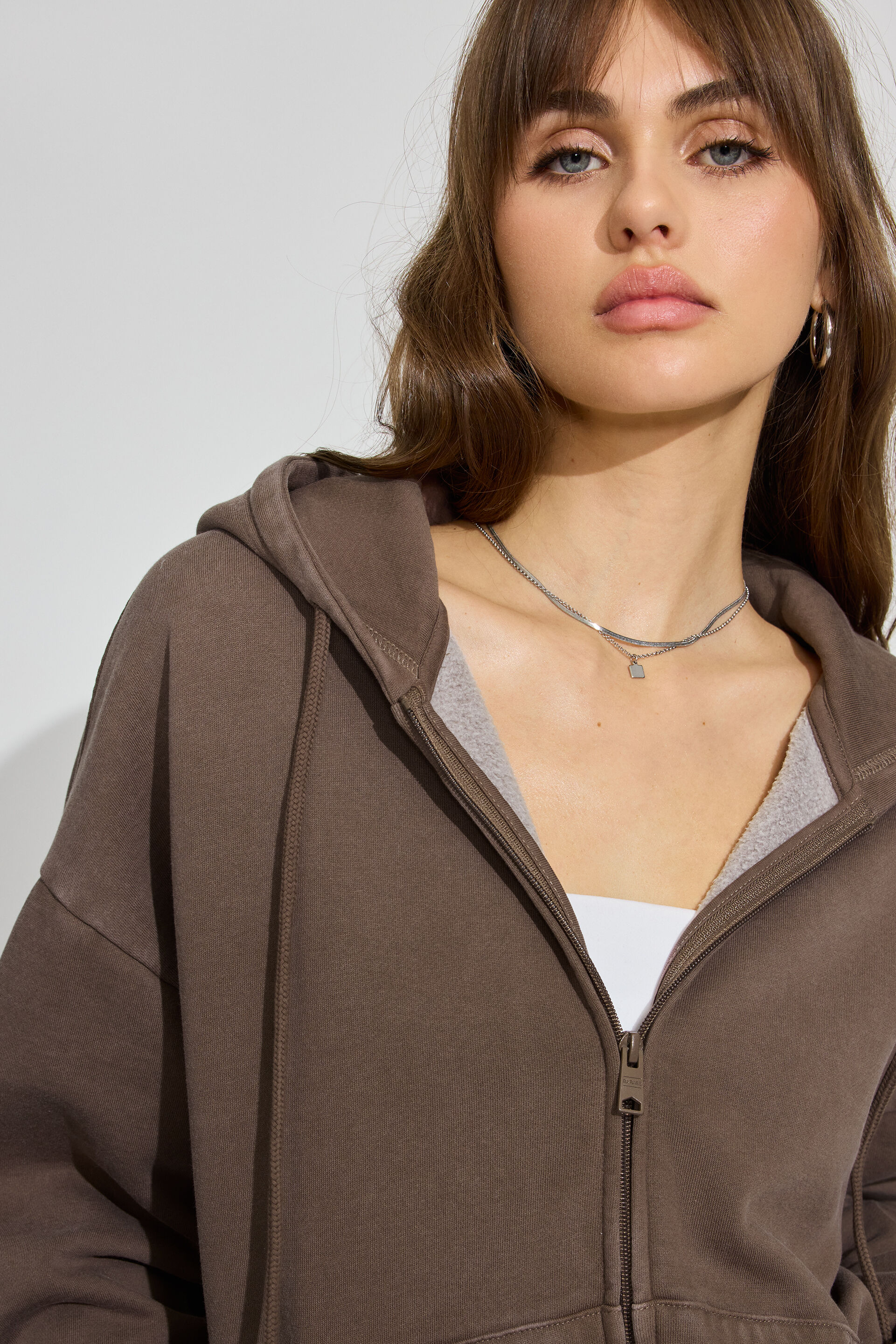 100088510_84G_alt2_1920x2880-4