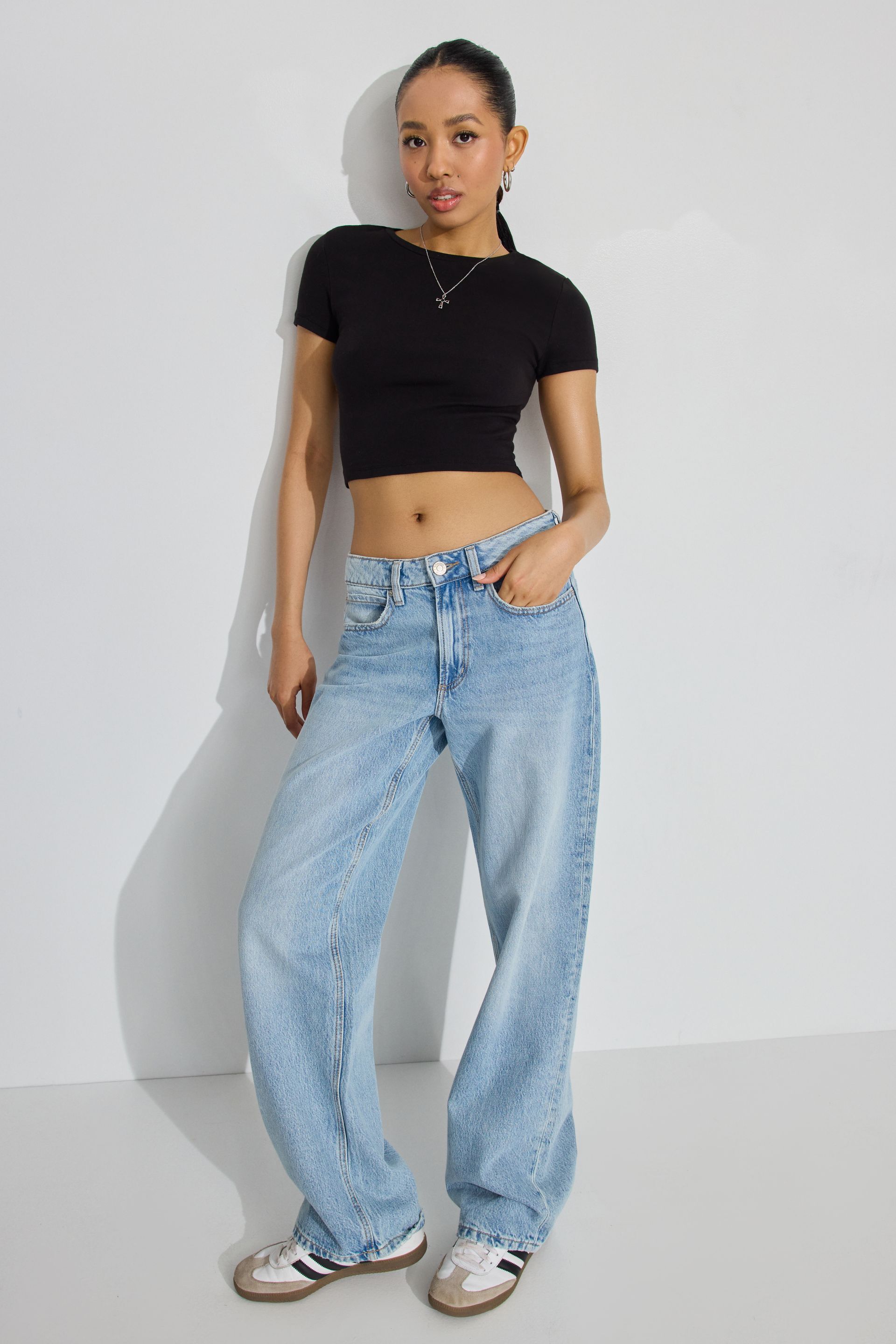 100090225_06V_alt1_1920x2880-5