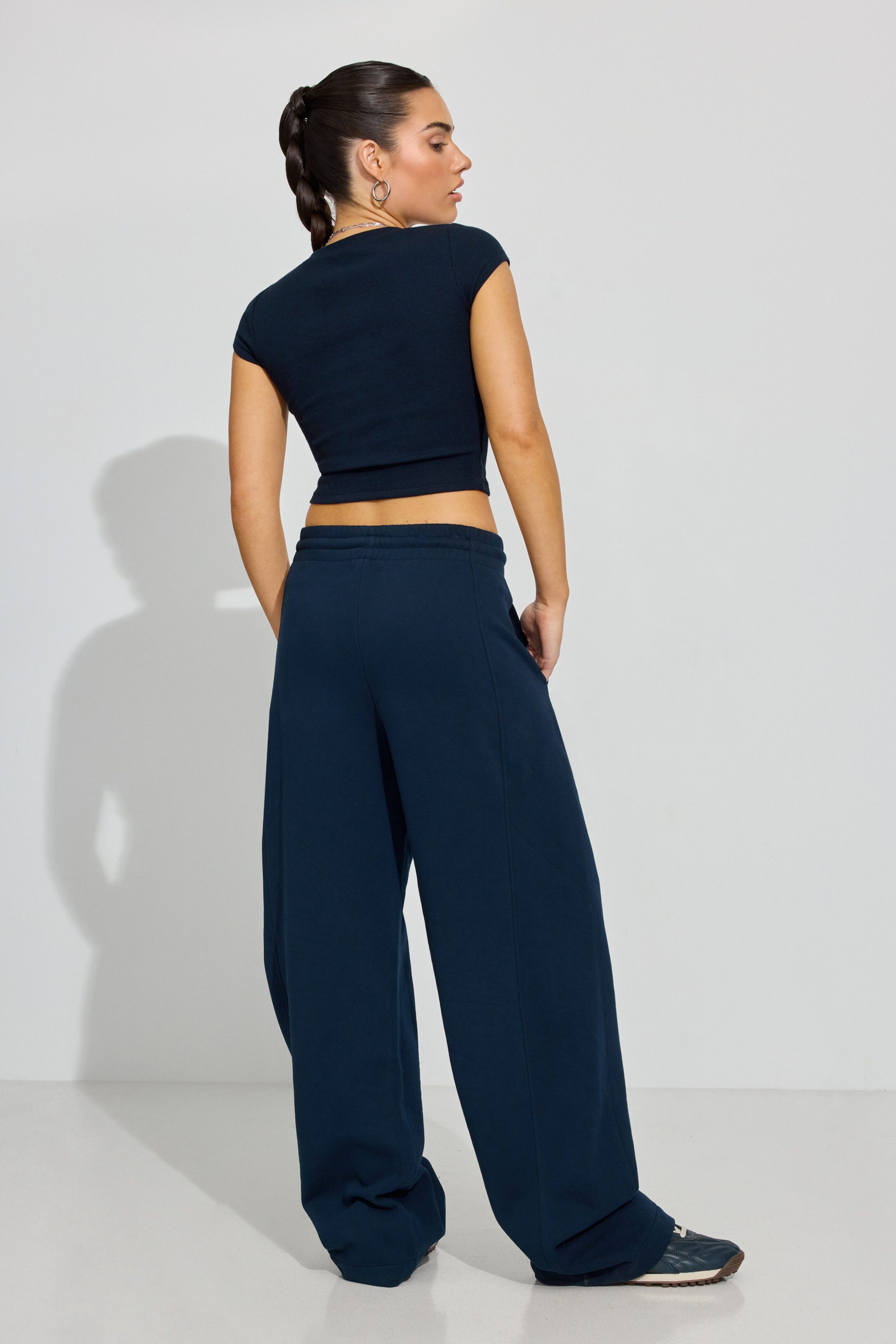 100090943_06G_alt2_1920x2880-3