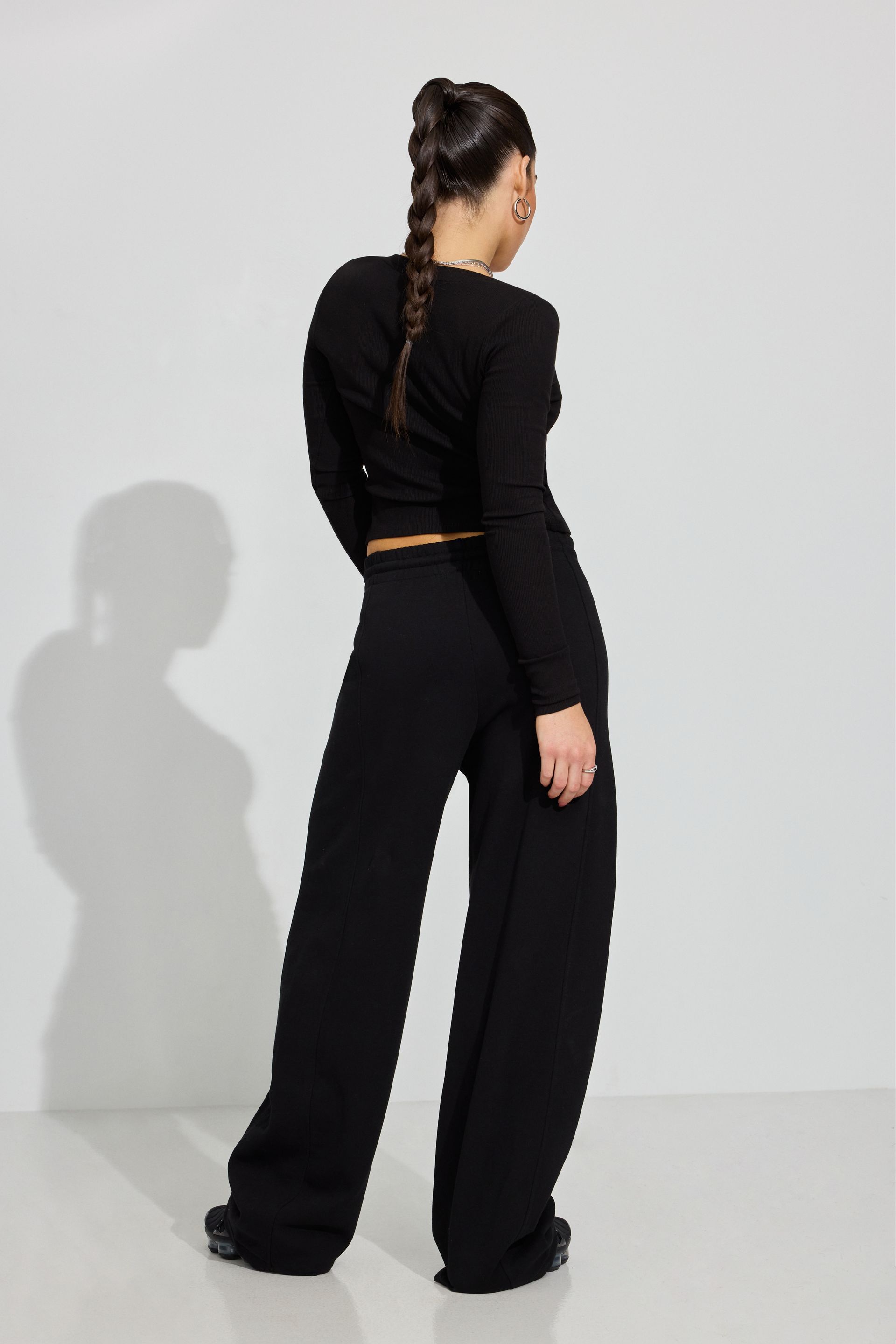 100090943_06V_alt2_1920x2880-7