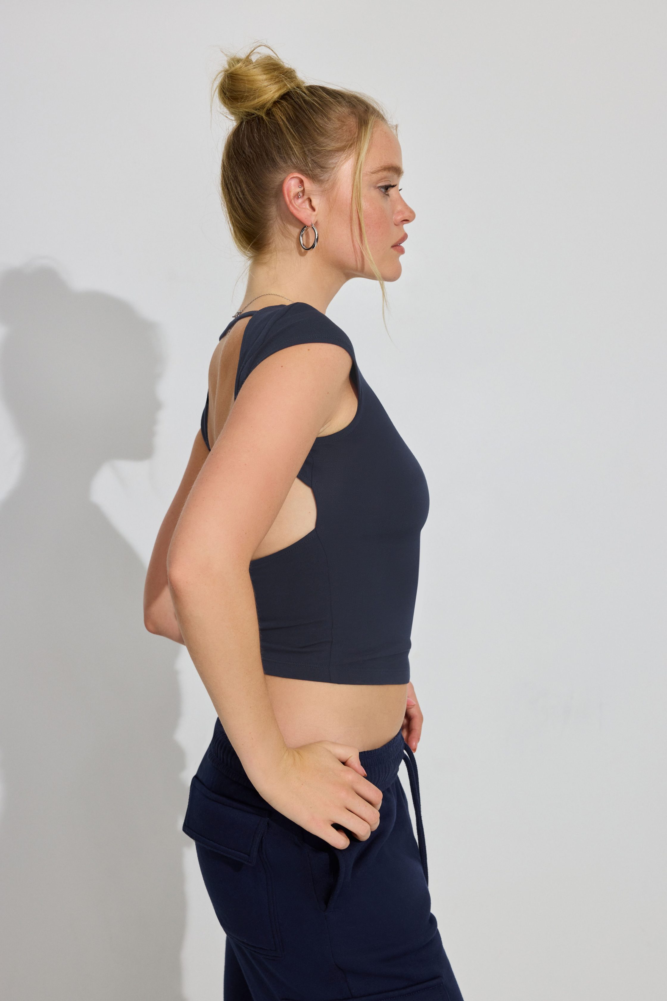 100091557_06G_alt1_1920x2880