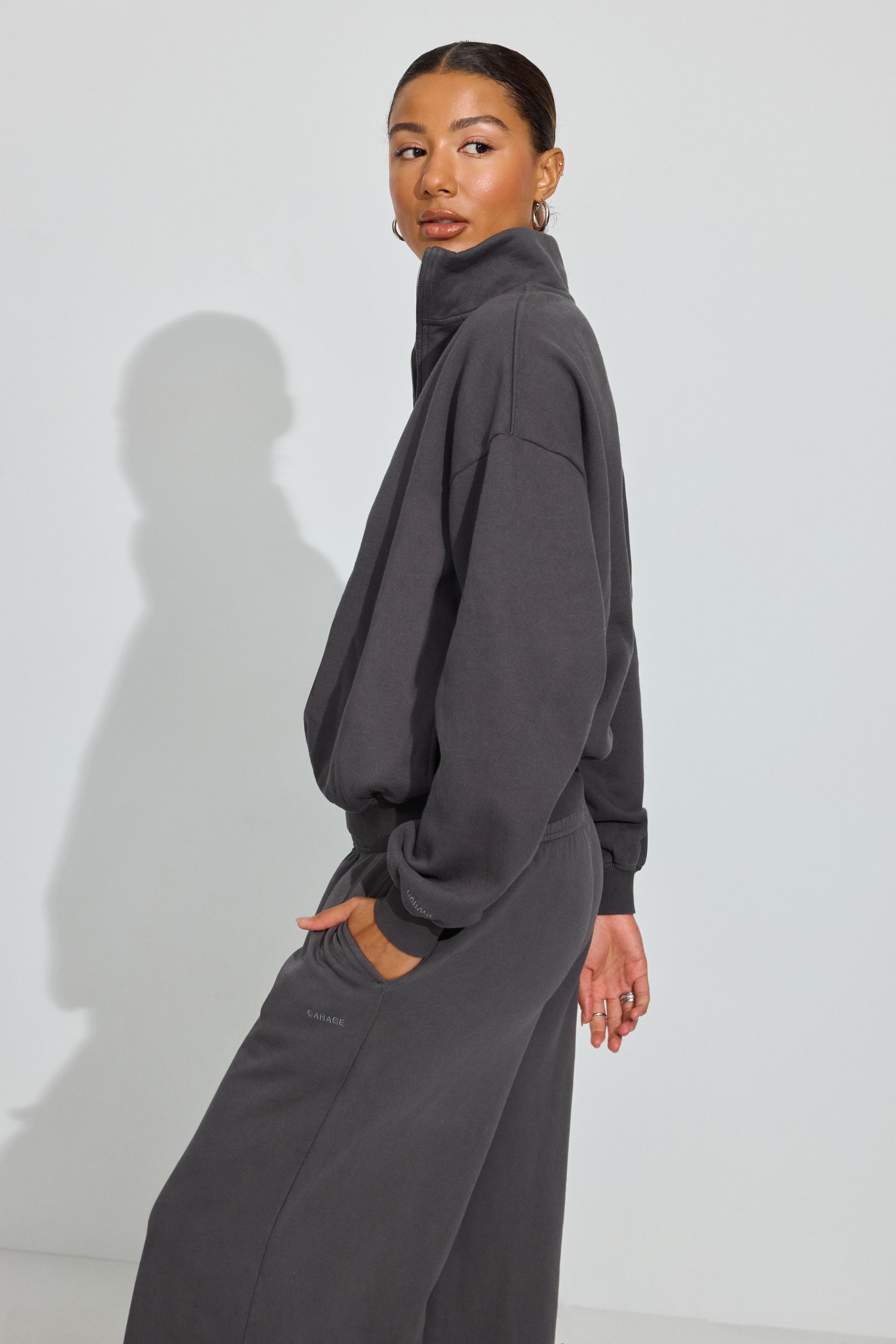 100091830_5GK_1920x2880