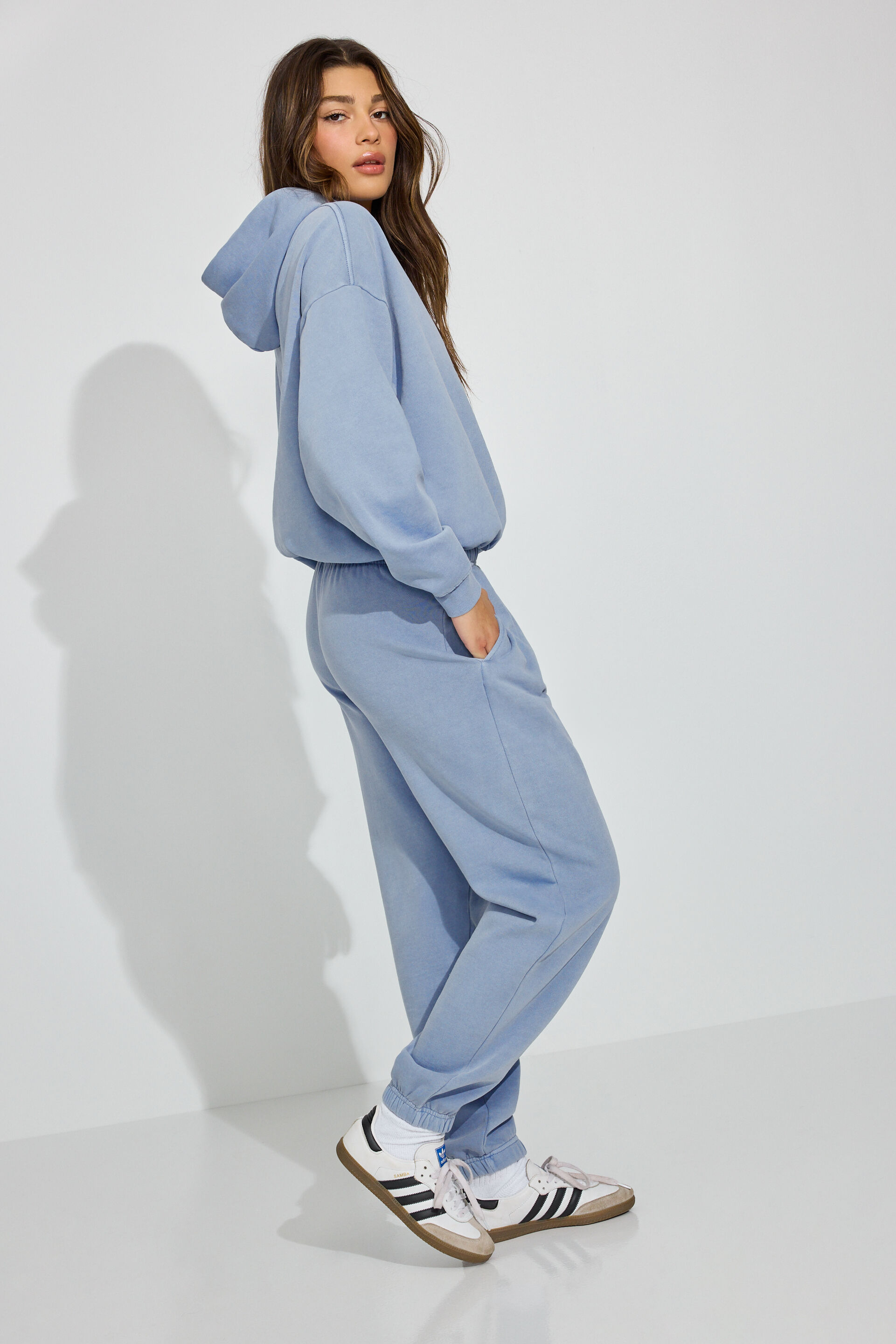 100091919_7X2_alt1_1920x2880-7