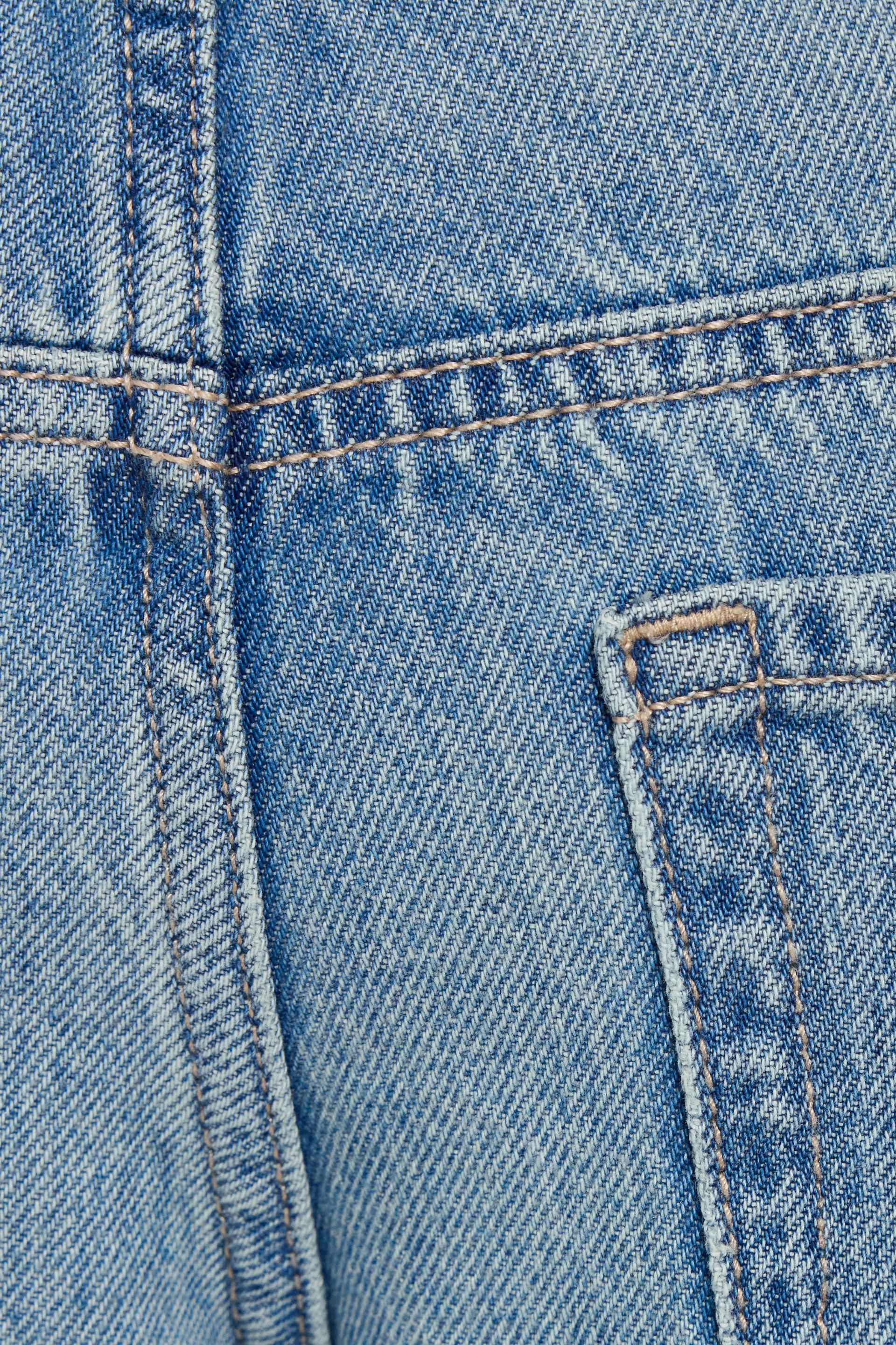 100094046_07J_alt4_1920x2880