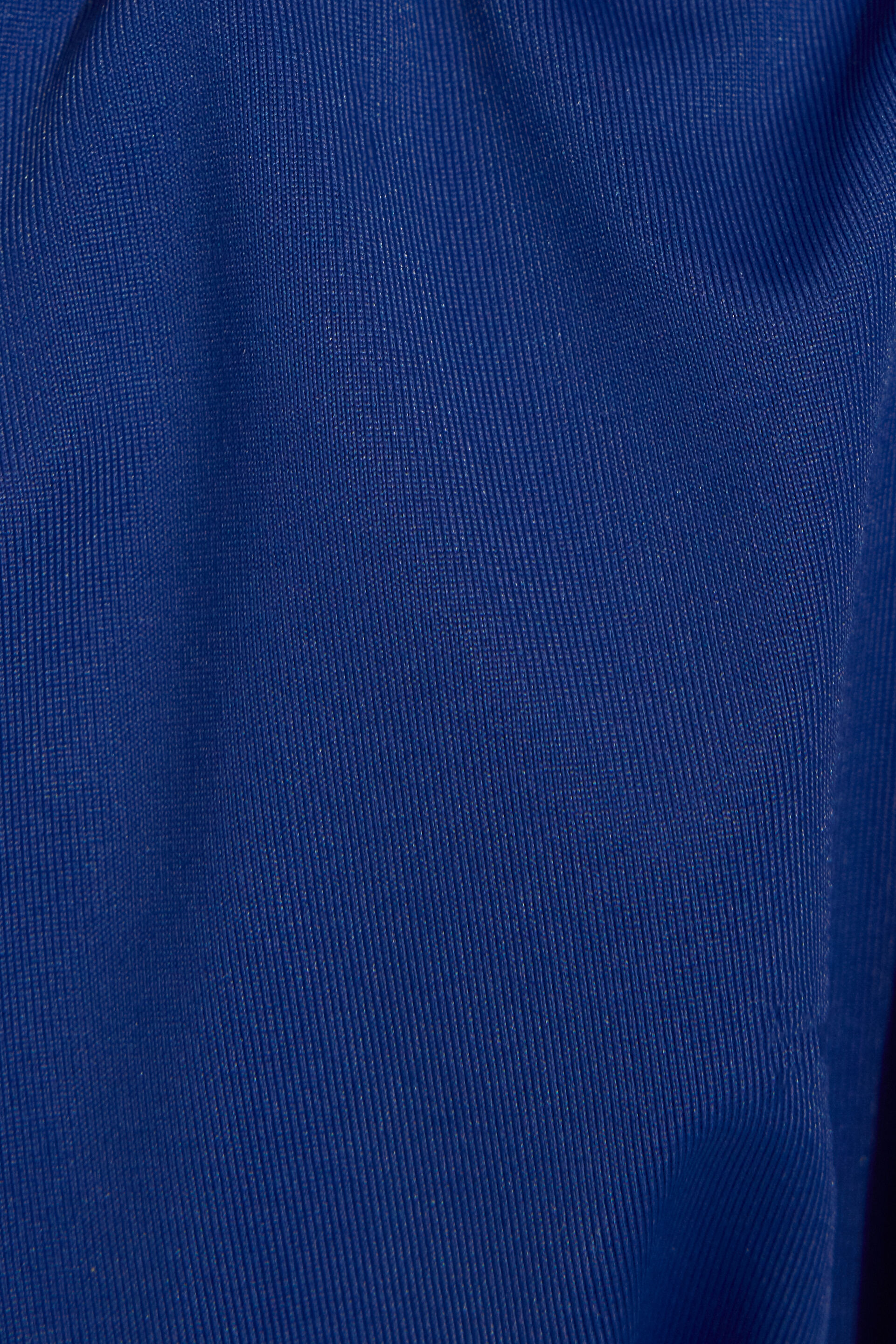 100095189_02F_alt3_1920x2880-1