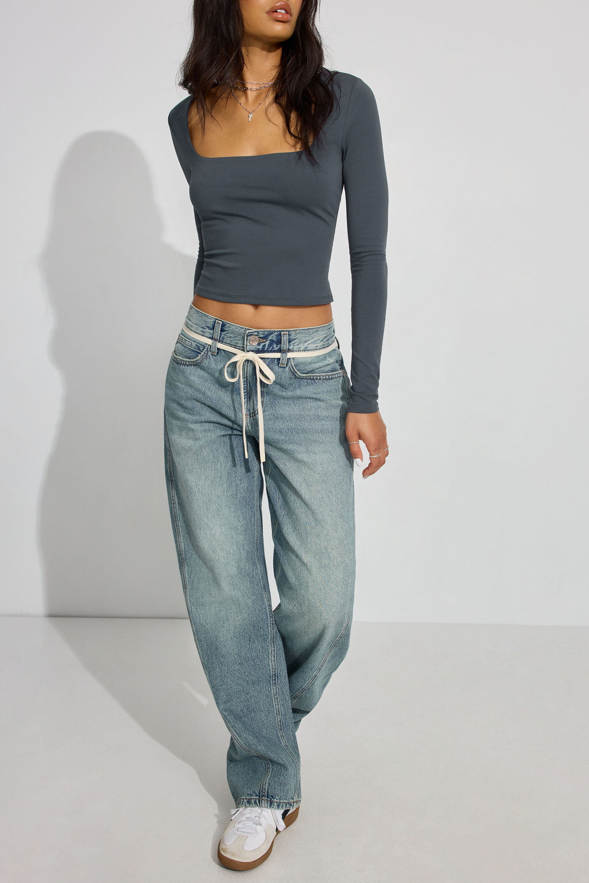 100095588_3V8_alt1_1920x2880