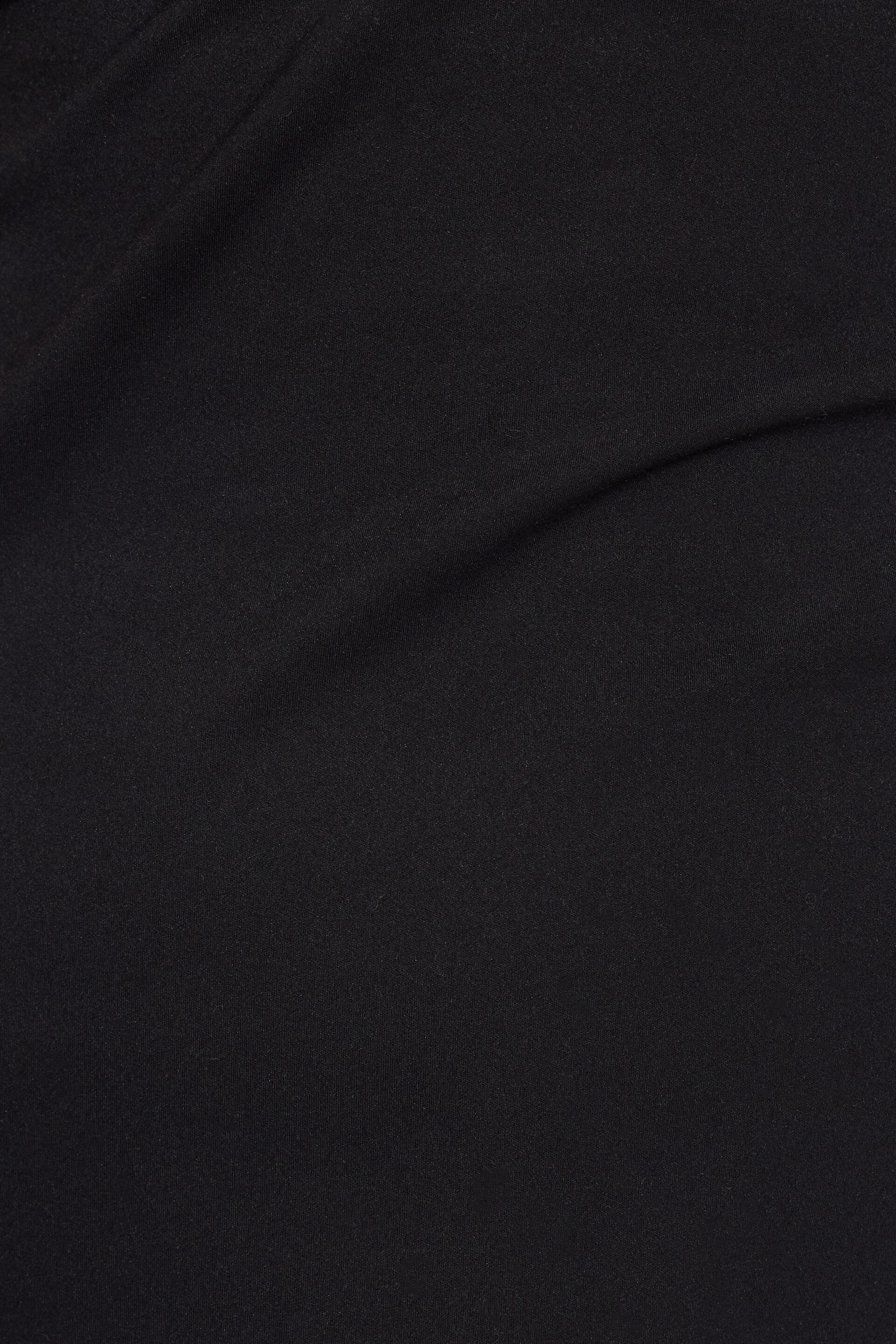 100096873_06V_alt5_1920x2880-3