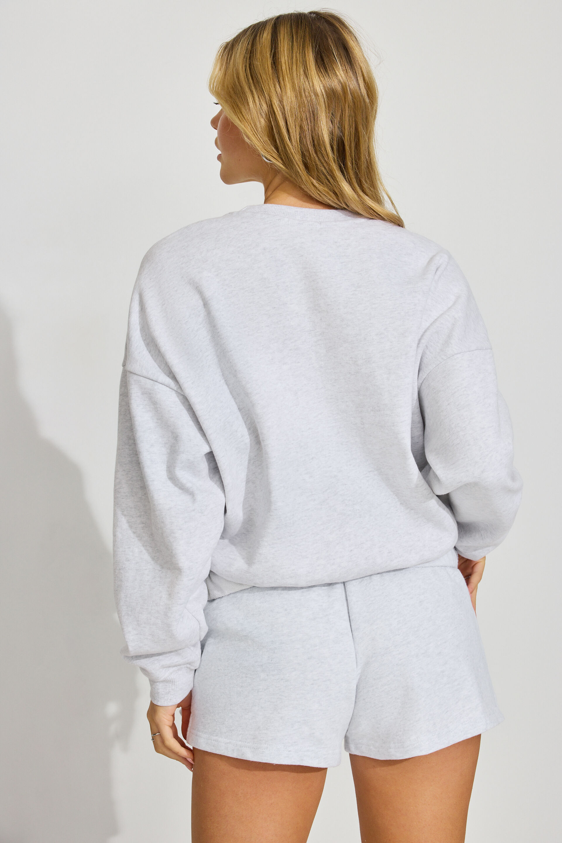 100097134_18X_alt3_1920x2880-2