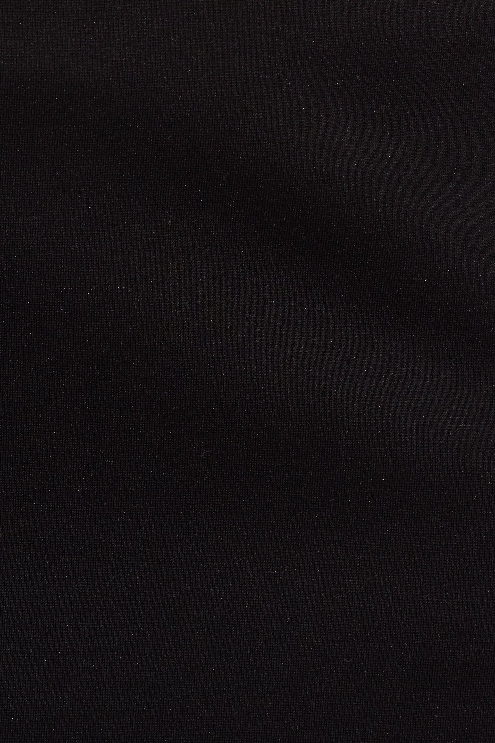 100097890_06V_alt4_1920x2880