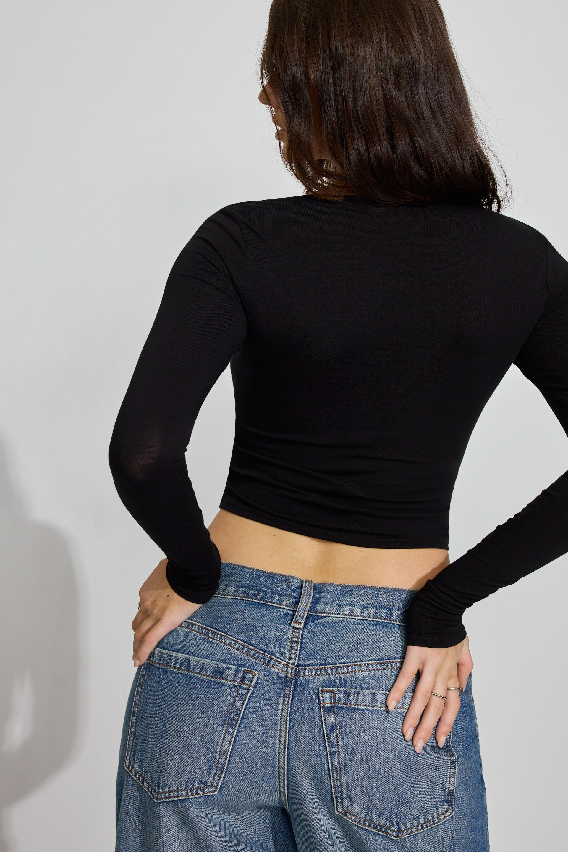 100097937_06V_alt2_1920x2880-1