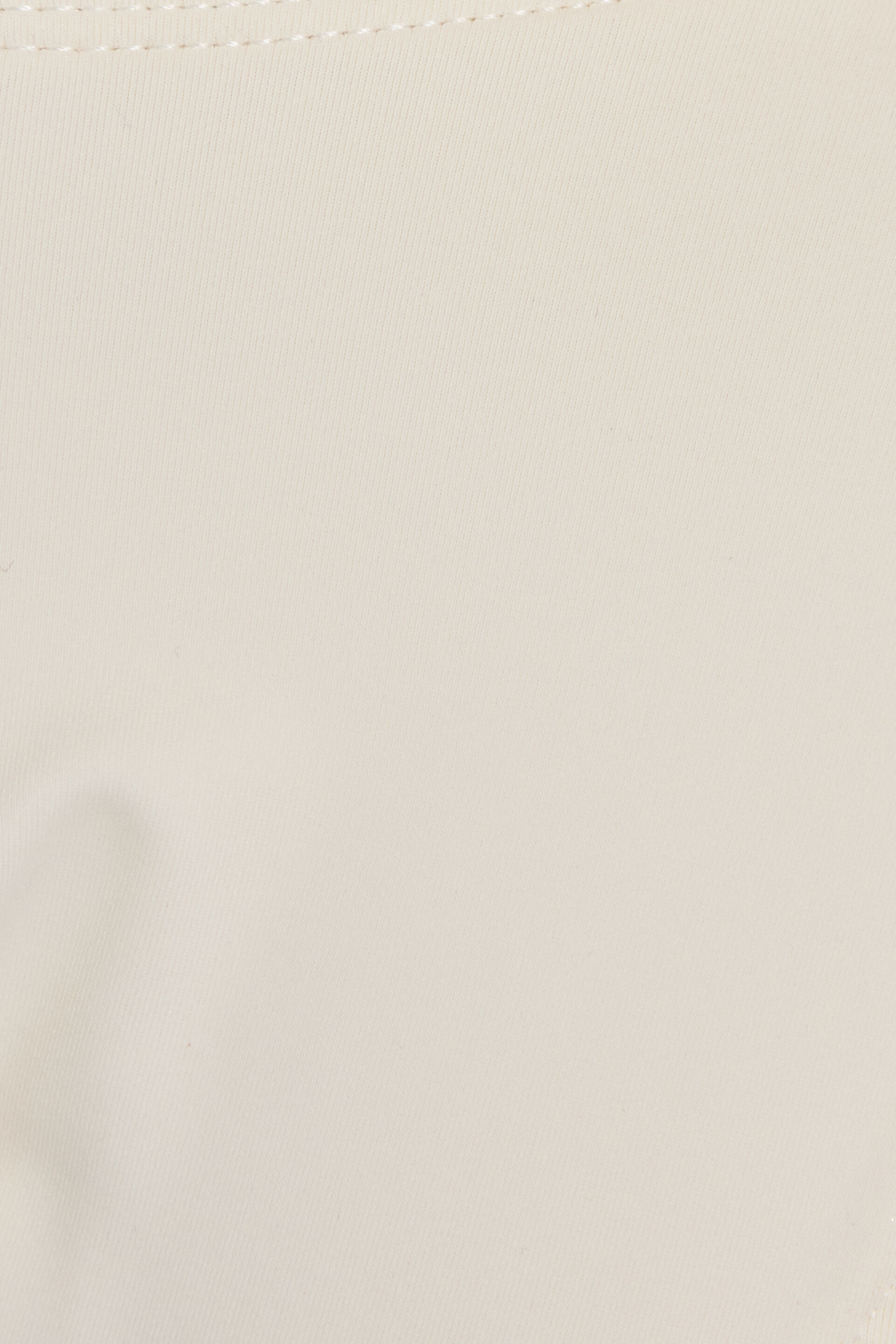 100098095_0QO_alt4_1920x2880