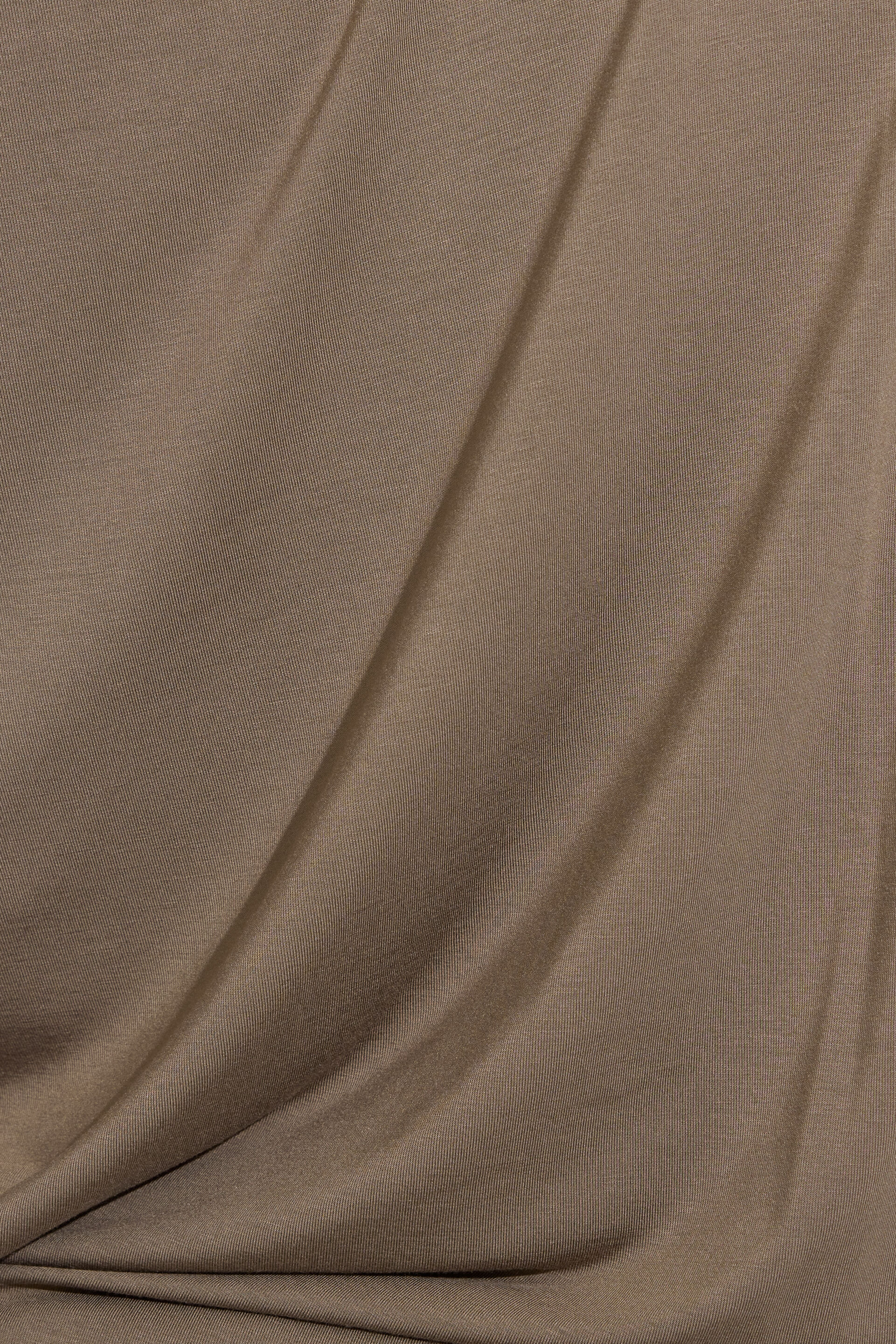 100098740_7TL_alt4_1920x2880