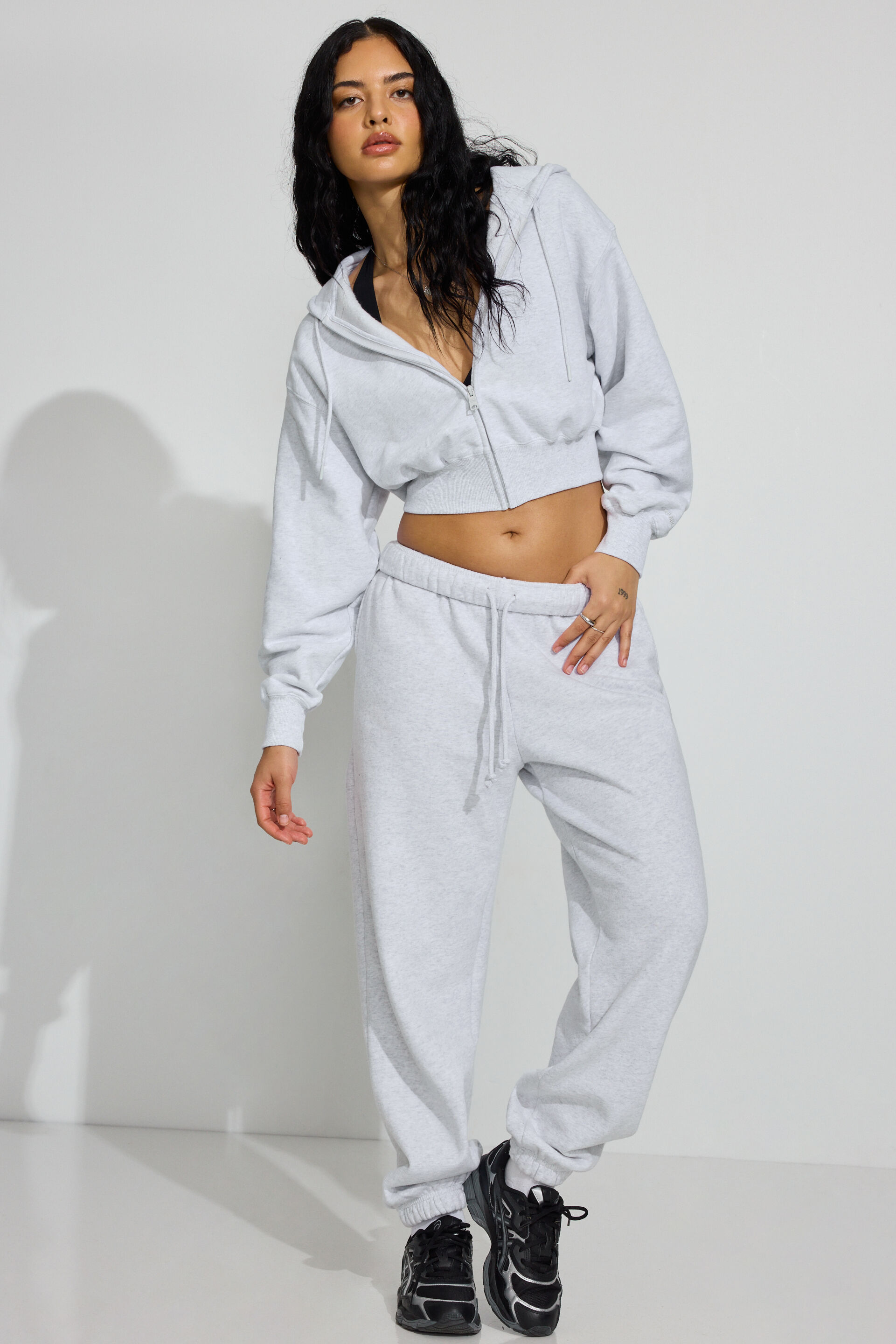 100099313_18X_alt3_1920x2880-1