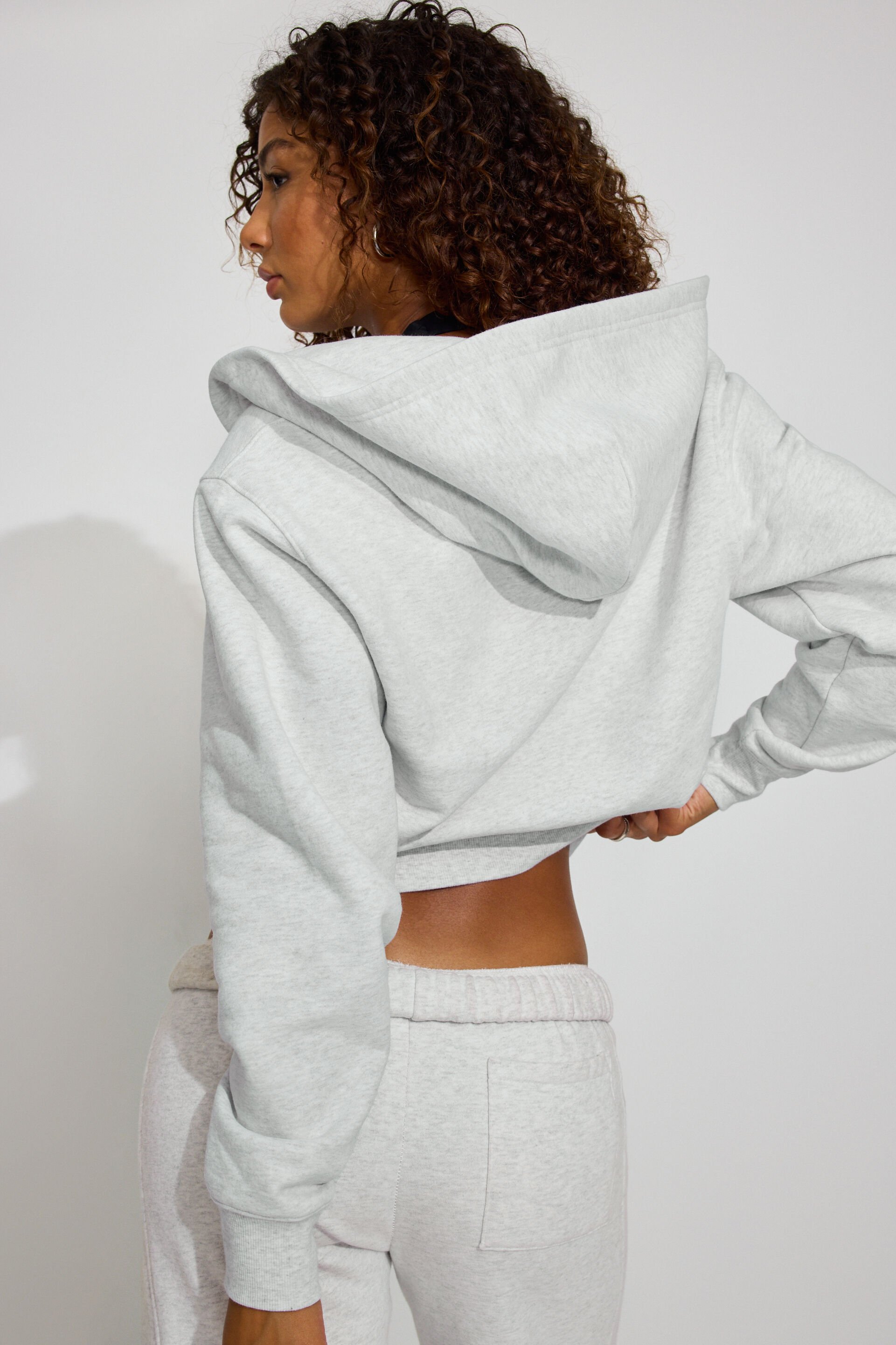 100099416_18X_alt4_1920x2880-6