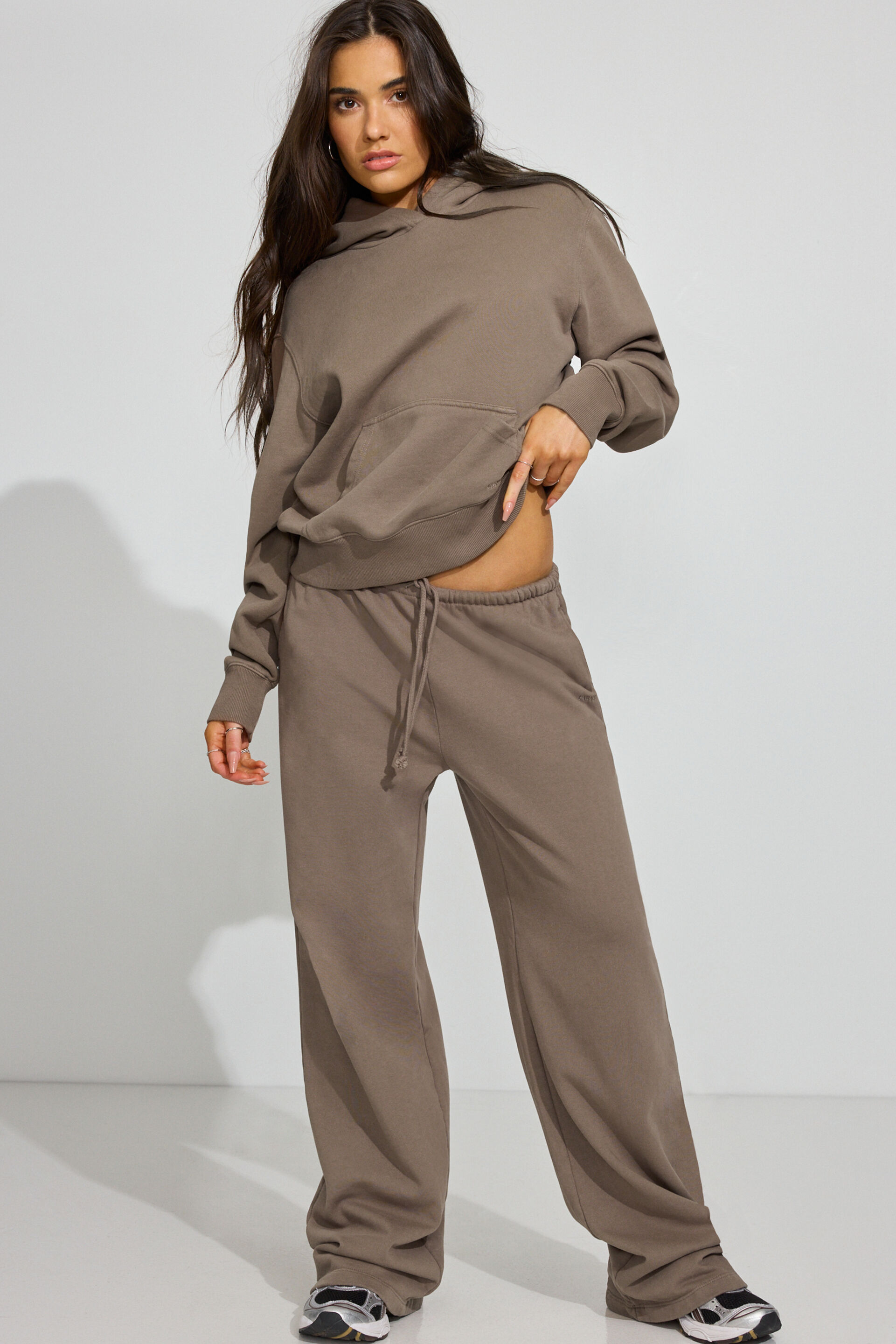 100099419_84G_alt2_1920x2880-4