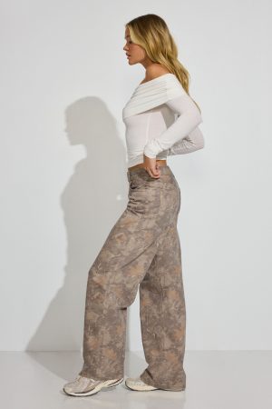 Camo Low Rise Baggy Pants