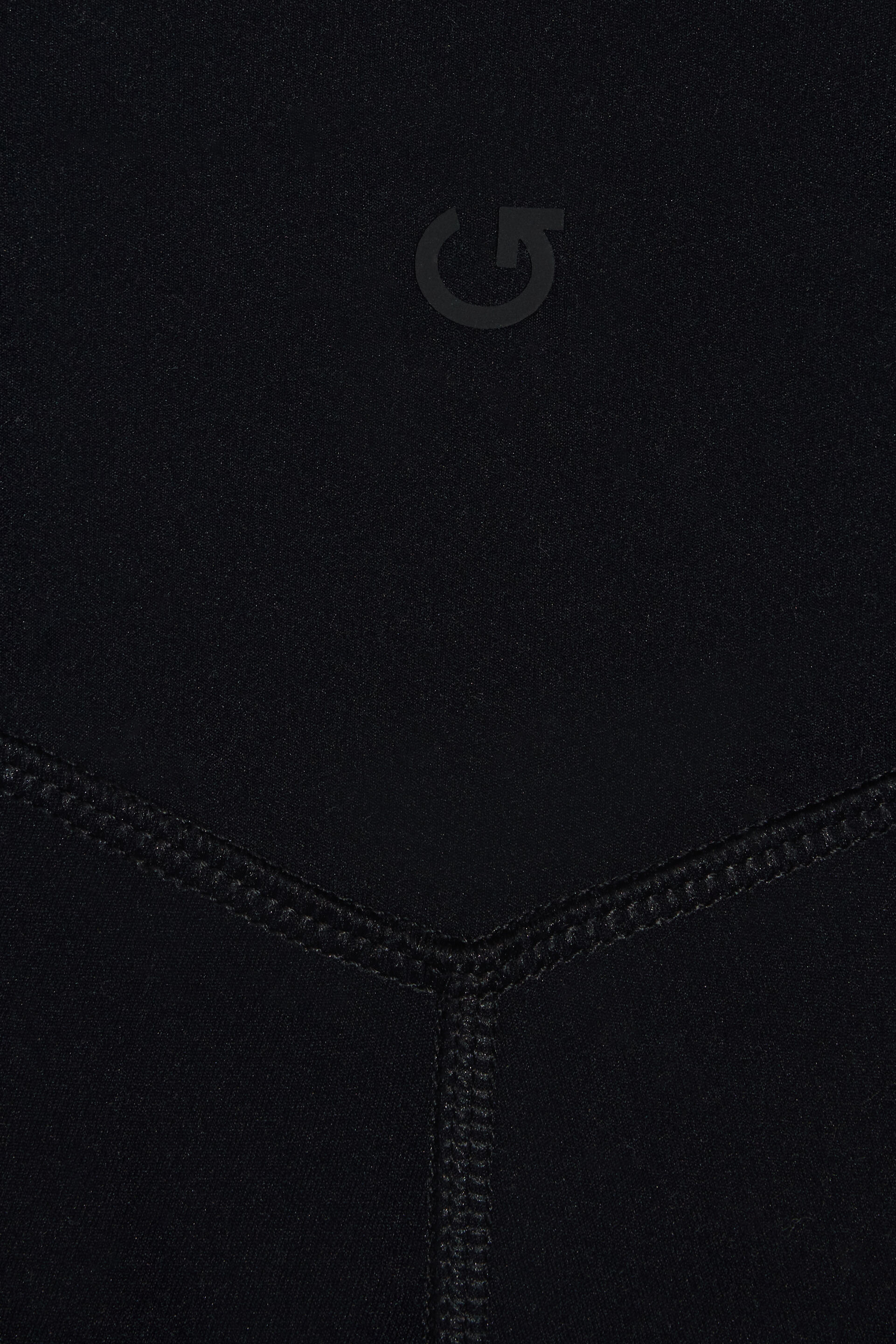 100099673_06V_alt4_1920x2880